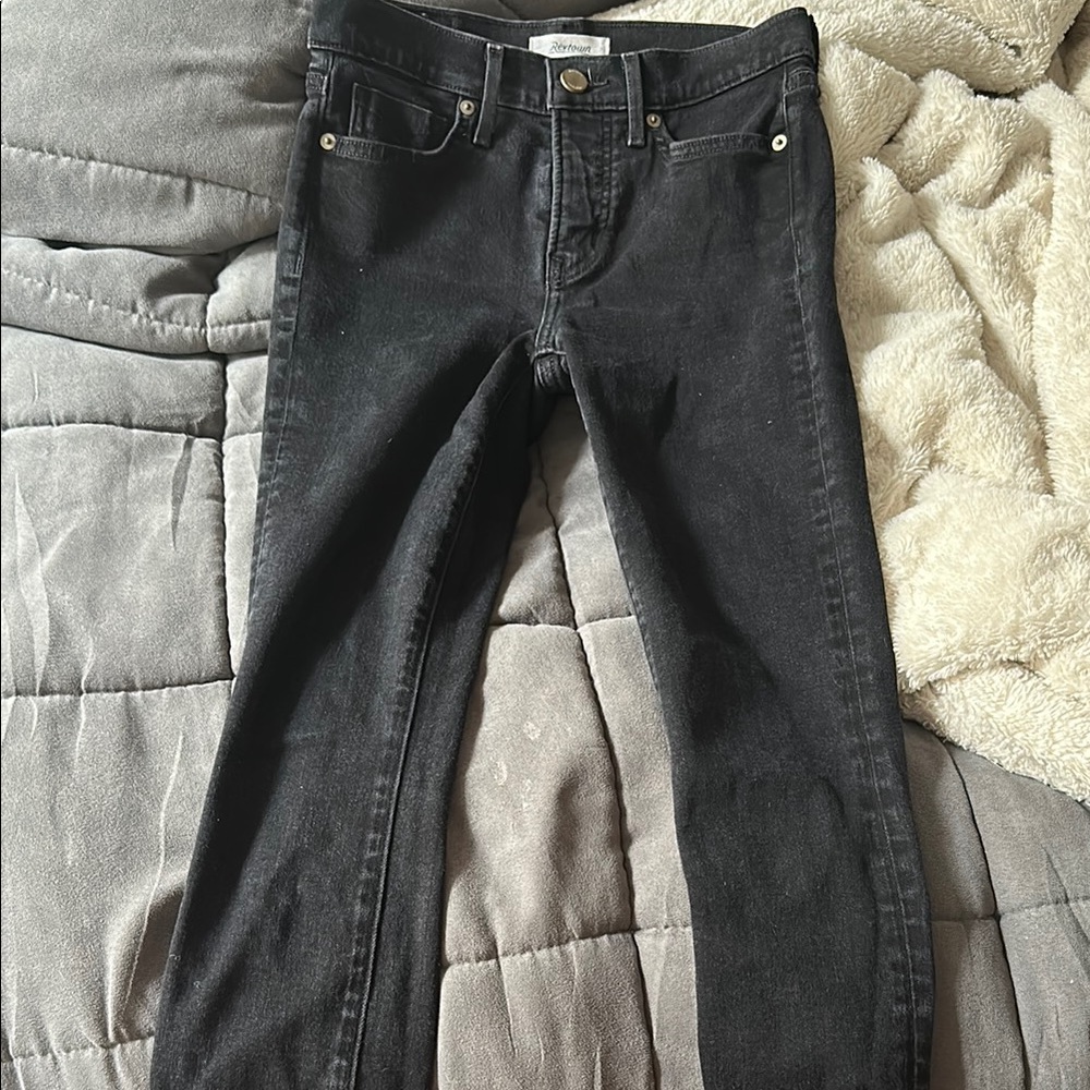Black Skinny Jeans with Sleek Fit and Rich Color
